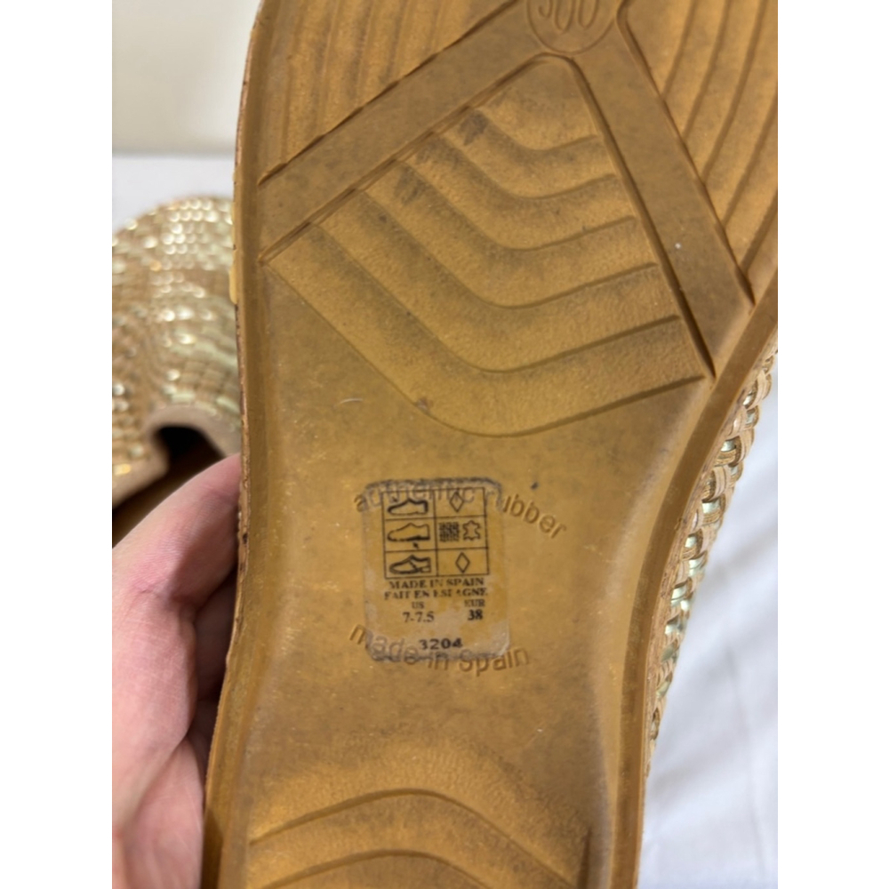 Women's Taos Woven Clogs Size 7.5 Tan Gold - Picture 6 of 6